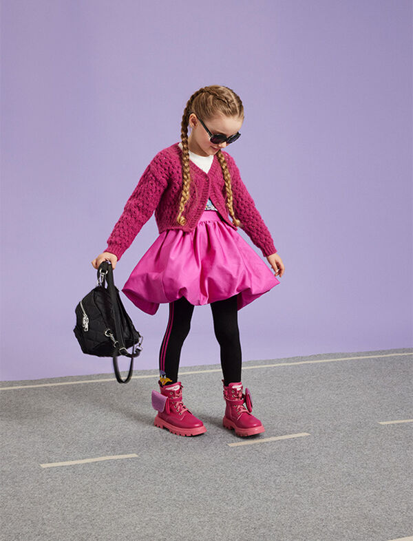 The famous, vain and a little short-tempered duck with the orange beak is the fun protagonist of this bright-coloured collection.