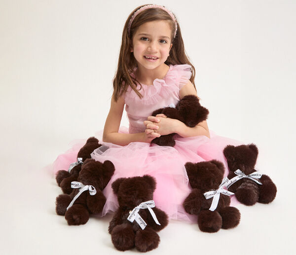 A new special friend is ready to travel with anyone who desires a touch of sweetness and imagination. His name is Fiore, he’s soft, cuddly, and irresistibly adorable…and he’s the new limited-edition teddy bear by Monnalisa.