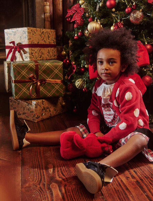 Are your little ones already writing their letter to Santa Claus? Now is the perfect time to think about the gifts that will make the holiday season even more special. Among the little ones' wishes, a pink Monnalisa gift box is a must!