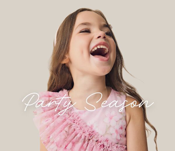 Наступило самое весёлое время года — время праздников! Весна в самом разгаре, а вместе с ней приходят приглашения на дни рождения, свадьбы и особенные торжества. Но самый важный вопрос: что надеть, чтобы стать идеальной гостьей? Ответ простой — образ от Monnalisa!