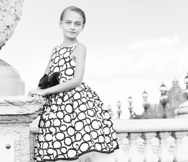 Какого цвета платье вашей мечты? Из линии высокого класса Couture, которая прославляет традиционную итальянскую одежду с ее плавными линиями, легендарными тканями и деталями ручной работы, родилось направление ICONIC.