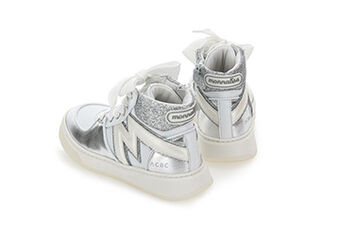 High-top sneakers with responsible materials