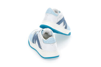Low-top sneakers with eco-materials