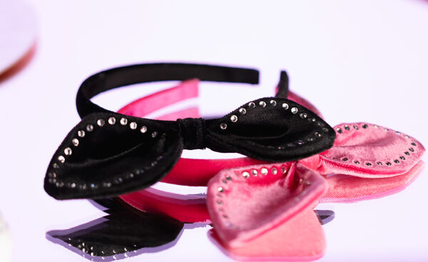Velvet headband with bow
