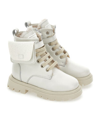 Leather and sheepskin boots with pocket