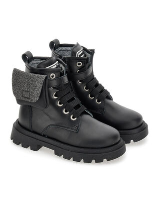 Leather boots with pocket