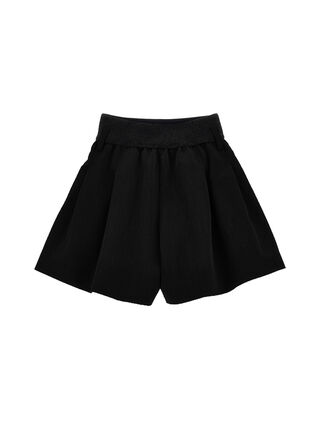 Elegant shorts with pleats