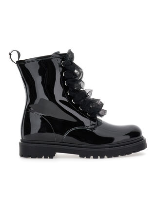 Patent ruffled amphibians