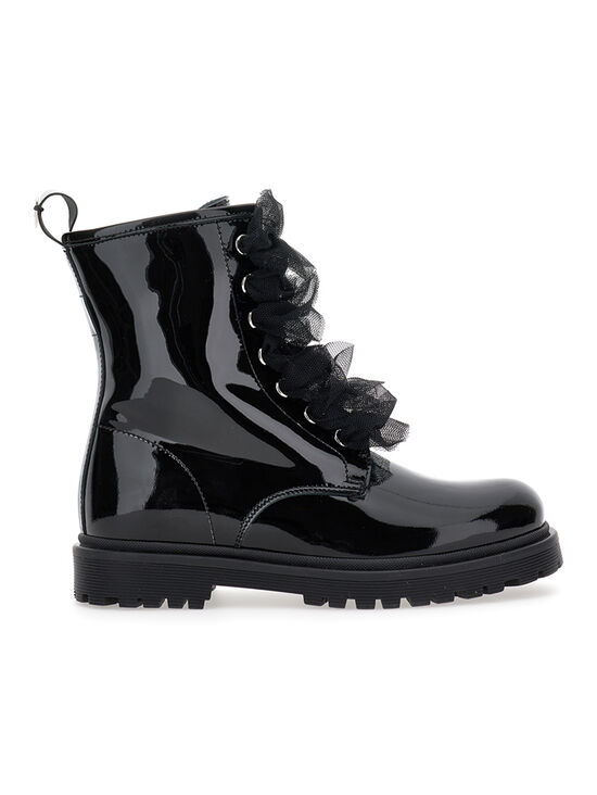 Patent ruffled amphibians