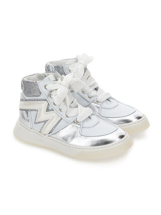 High-top sneakers with responsible materials