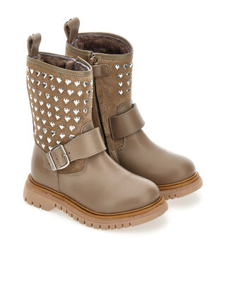 Leather boots with studs and sheepskin