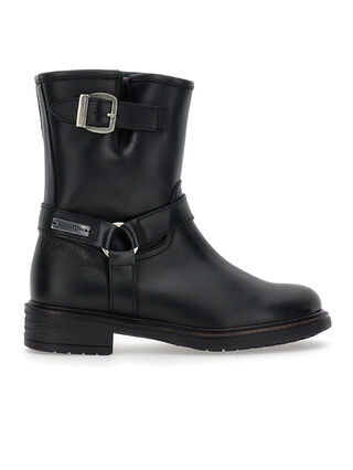 Leather boots with buckles