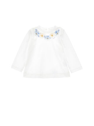 Футболка с вышитыми цветами