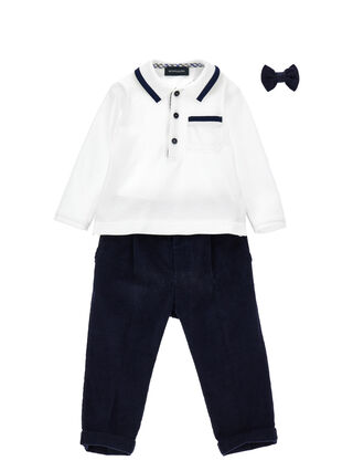 Completo elegante con pochette e papillon