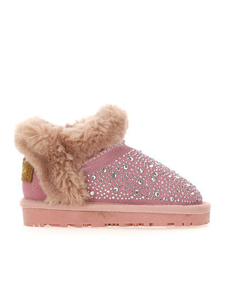 Flat crusted leather boots with rhinestones