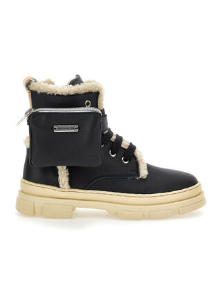 Leather boots with sheepskin inner