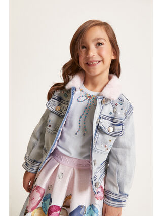 Chaqueta de piel y pedrería cosida