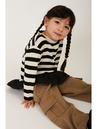 Лонгслив в полоску с оборкой