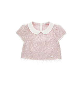 Top with pailettes and feathers