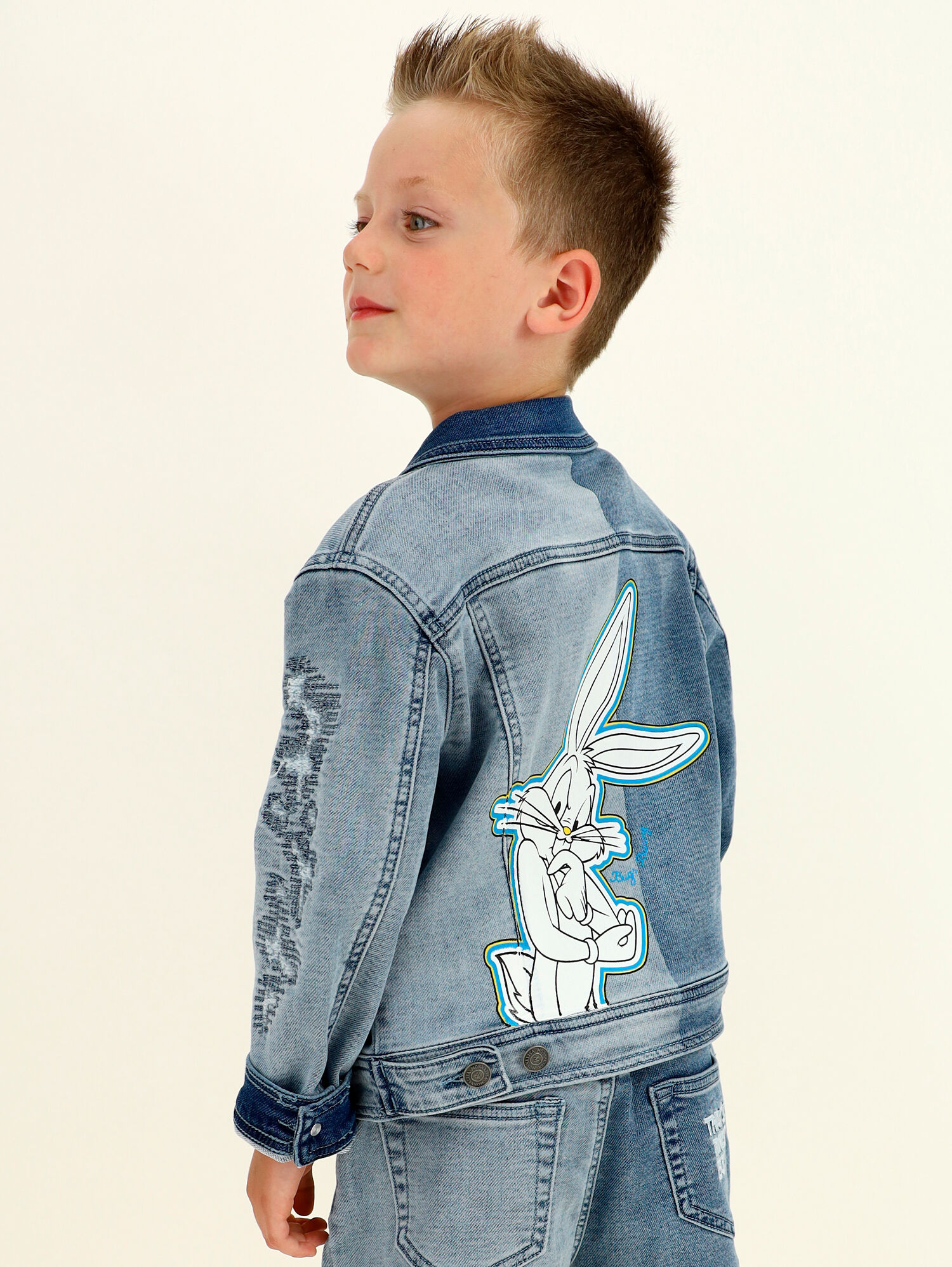 Giacca jeans patch Bugs Bunny Monnalisa Bambino Abbigliamento Cappotti e giubbotti Giacche Giacche di jeans 