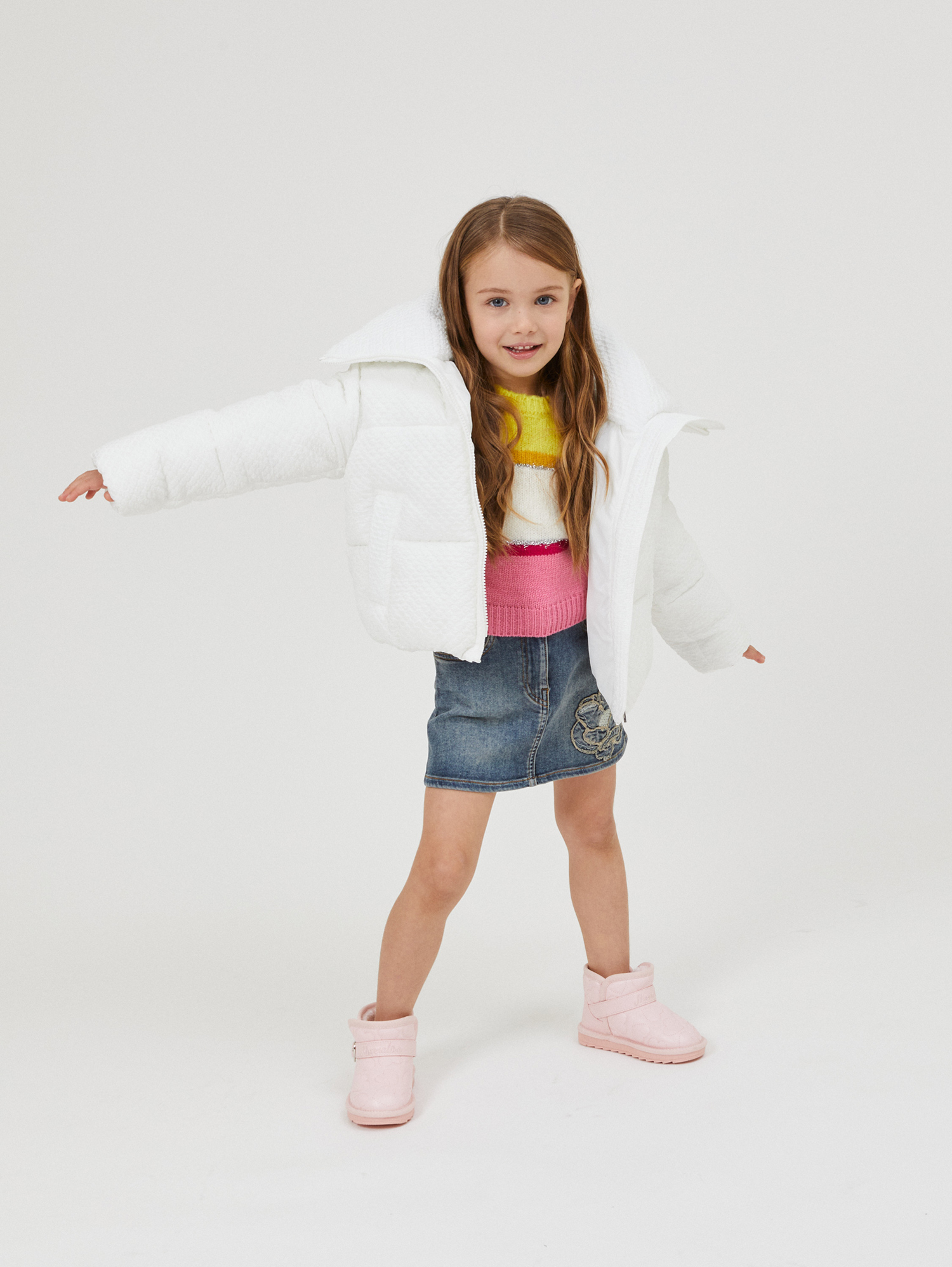 Monnalisa Short Embossed Nylon Down Jacket In Cream