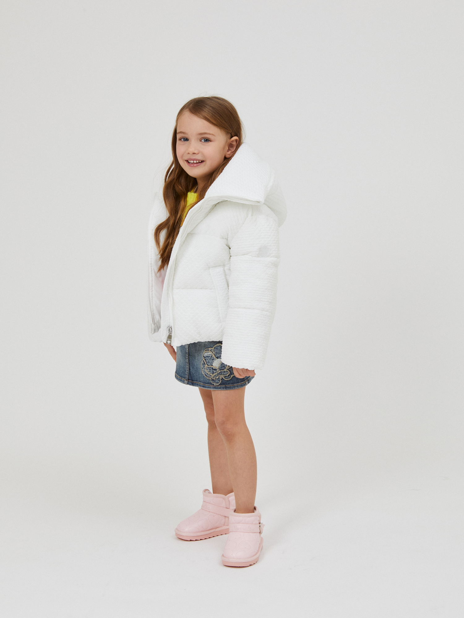 Monnalisa Short Embossed Nylon Down Jacket In Cream